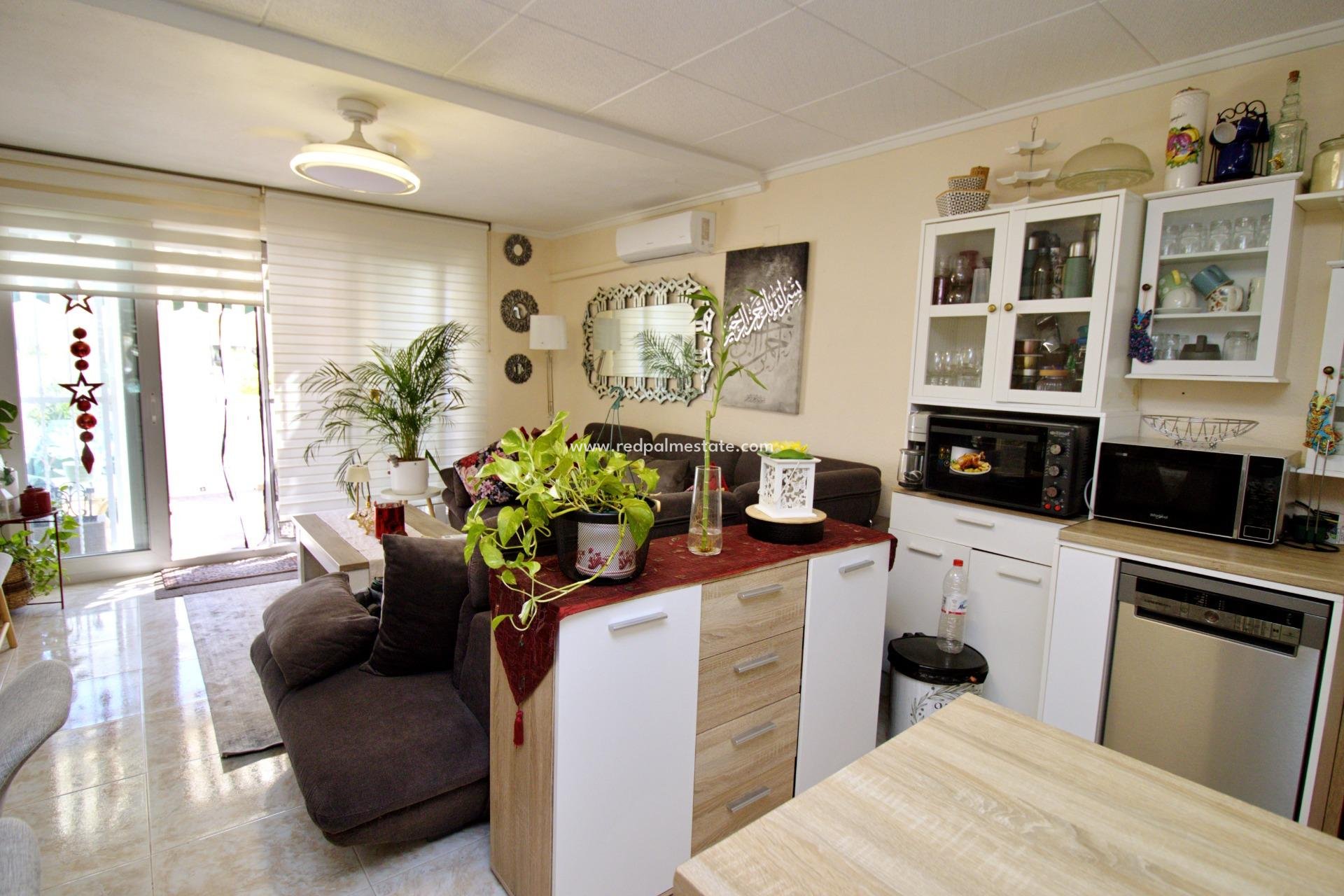 Resale - Town House -
Torrevieja - La Siesta - El Salado -  Torreta