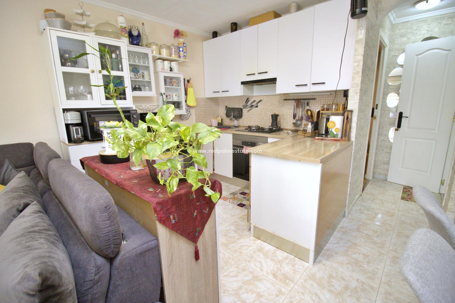 Resale - Town House -
Torrevieja - La Siesta - El Salado -  Torreta
