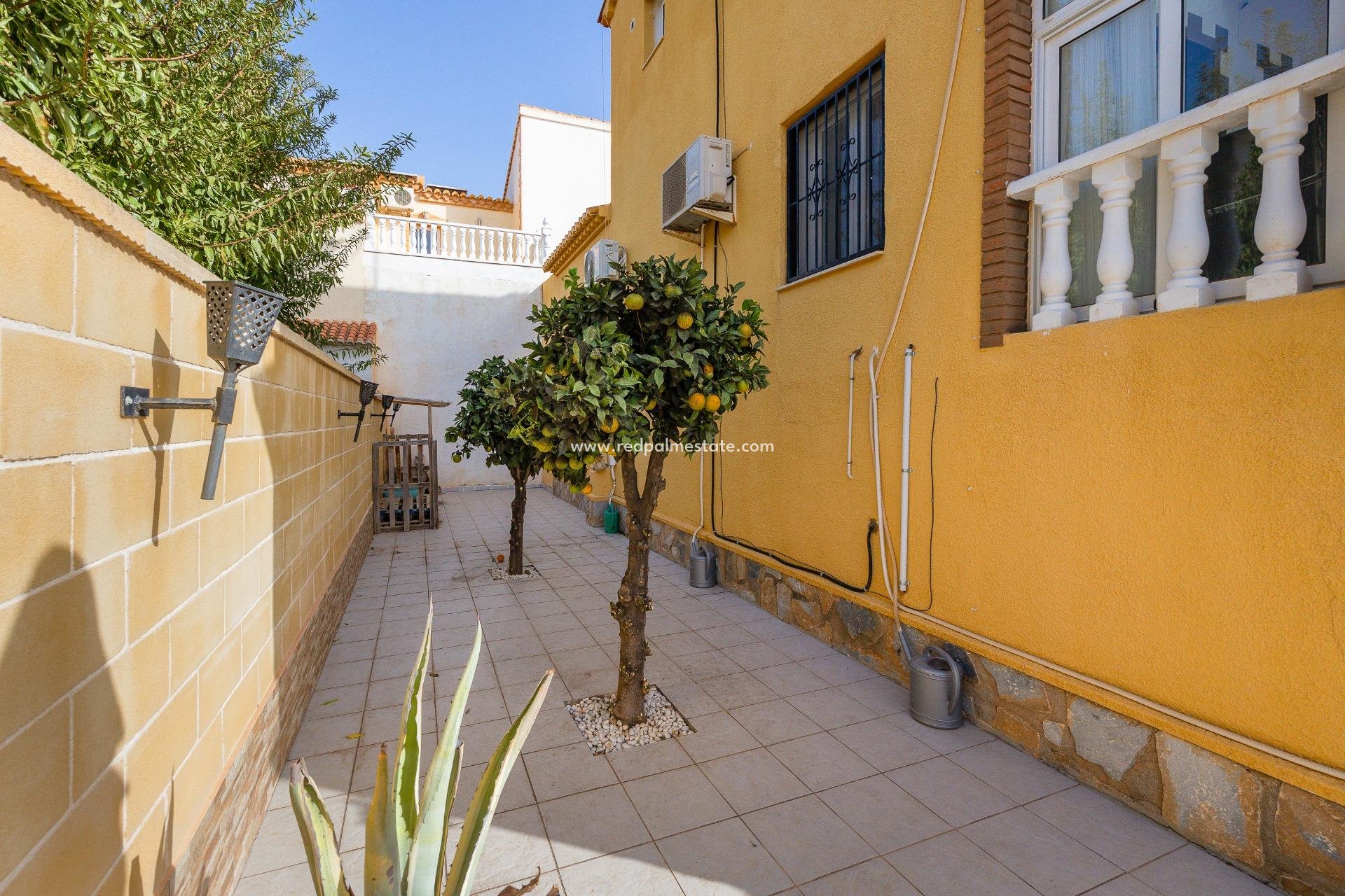 Resale - Town House -
Torrevieja - La Siesta - El Salado -  Torreta