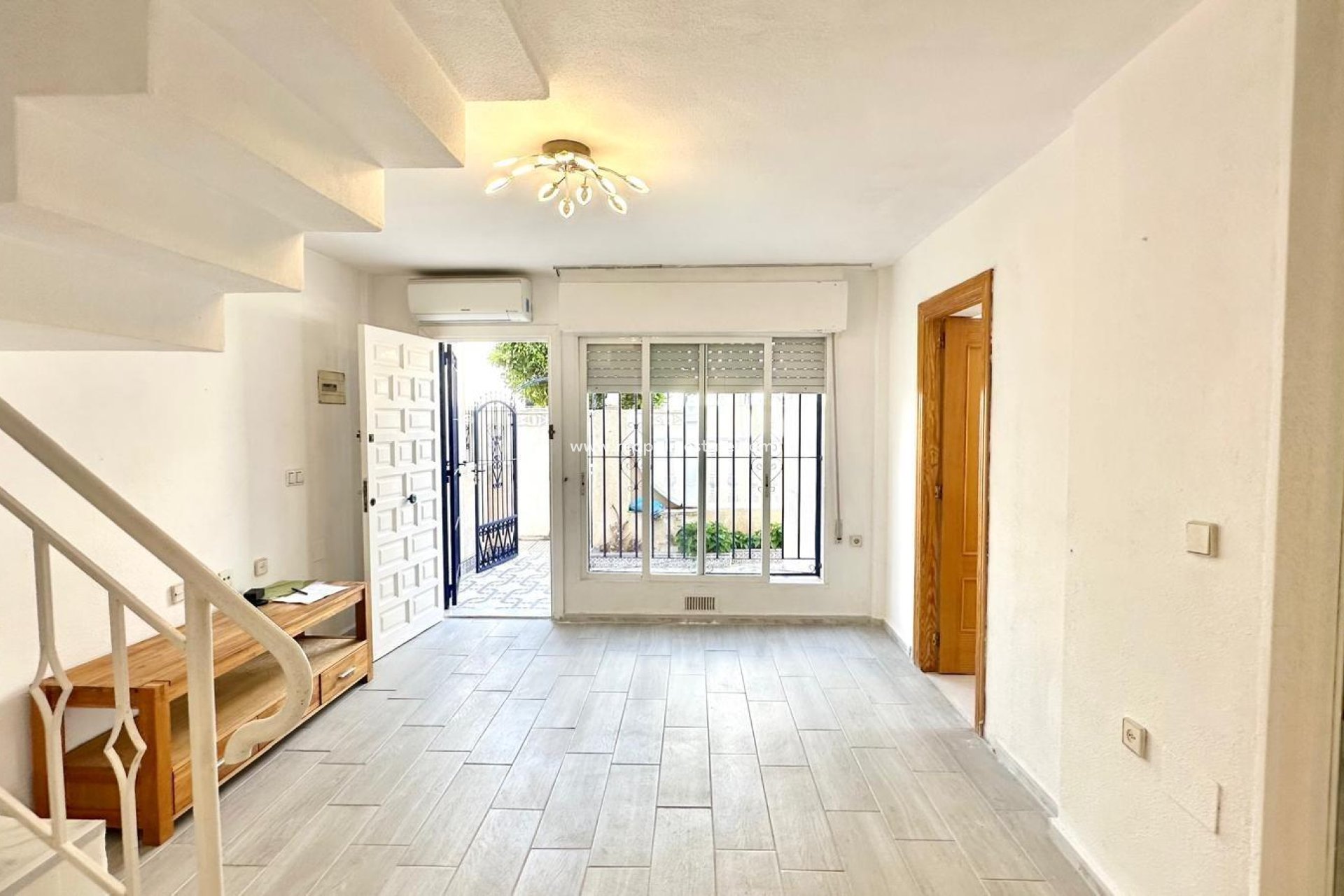 Resale - Town House -
Torrevieja - La Siesta - El Salado -  Torreta