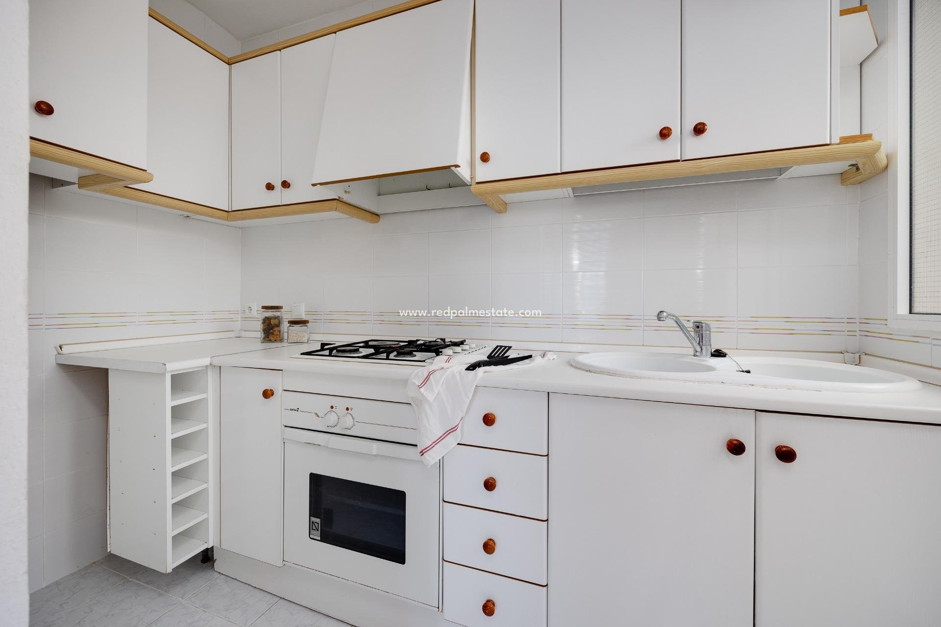 Resale - Town House -
Torrevieja - La Siesta - El Salado -  Torreta