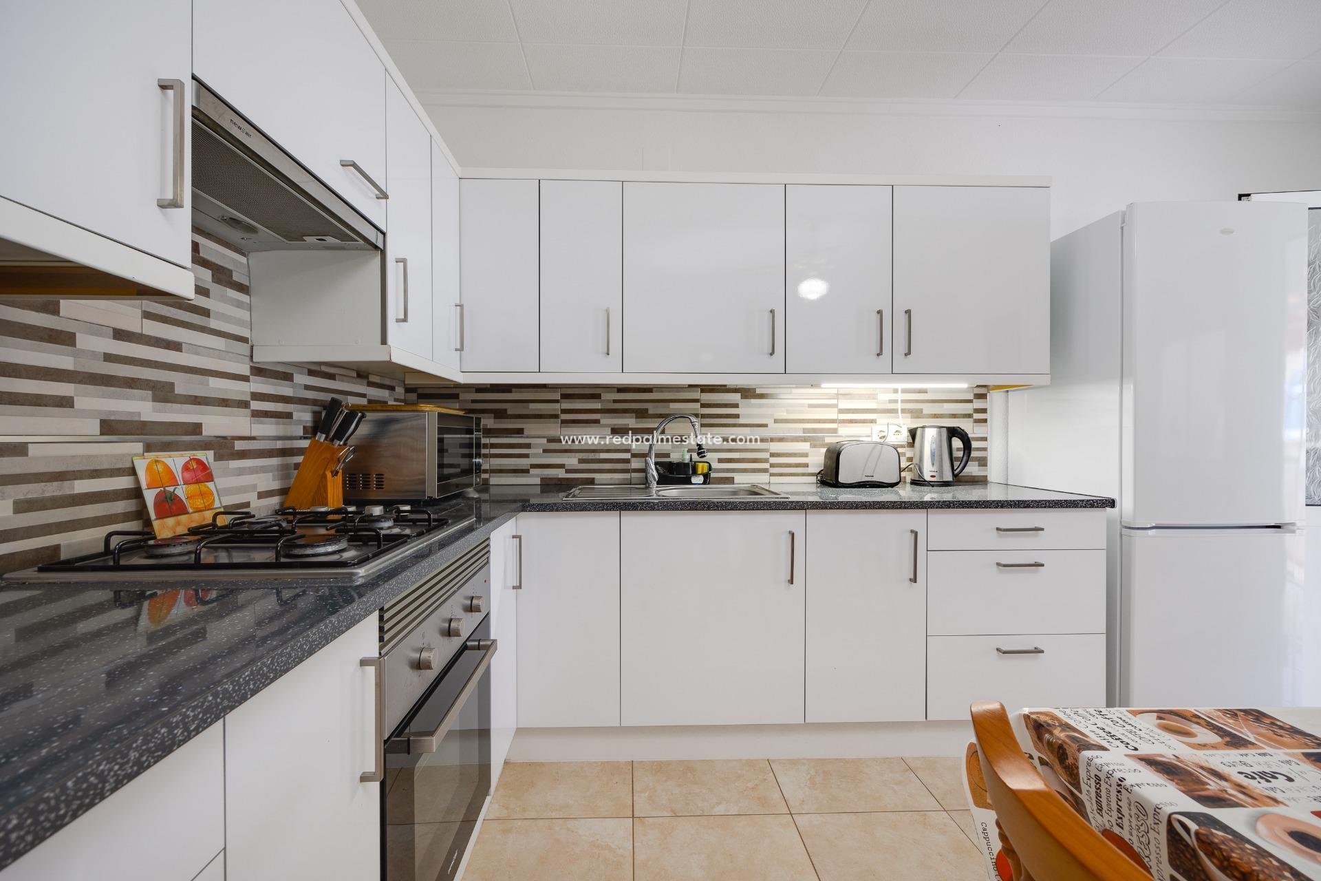 Resale - Town House -
Torrevieja - La Siesta - El Salado -  Torreta