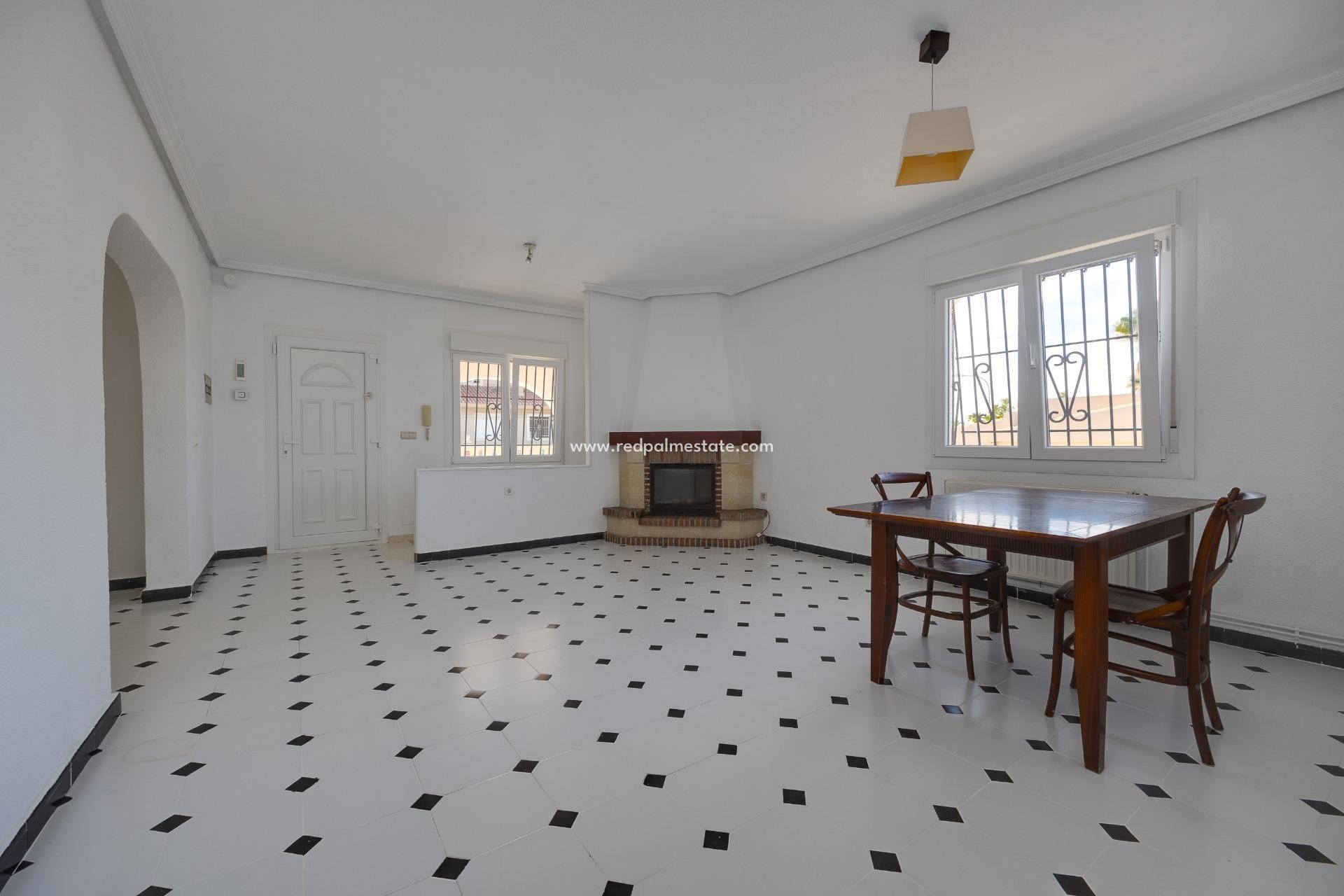 Resale - Town House -
Torrevieja - La Siesta - El Salado - Torreta