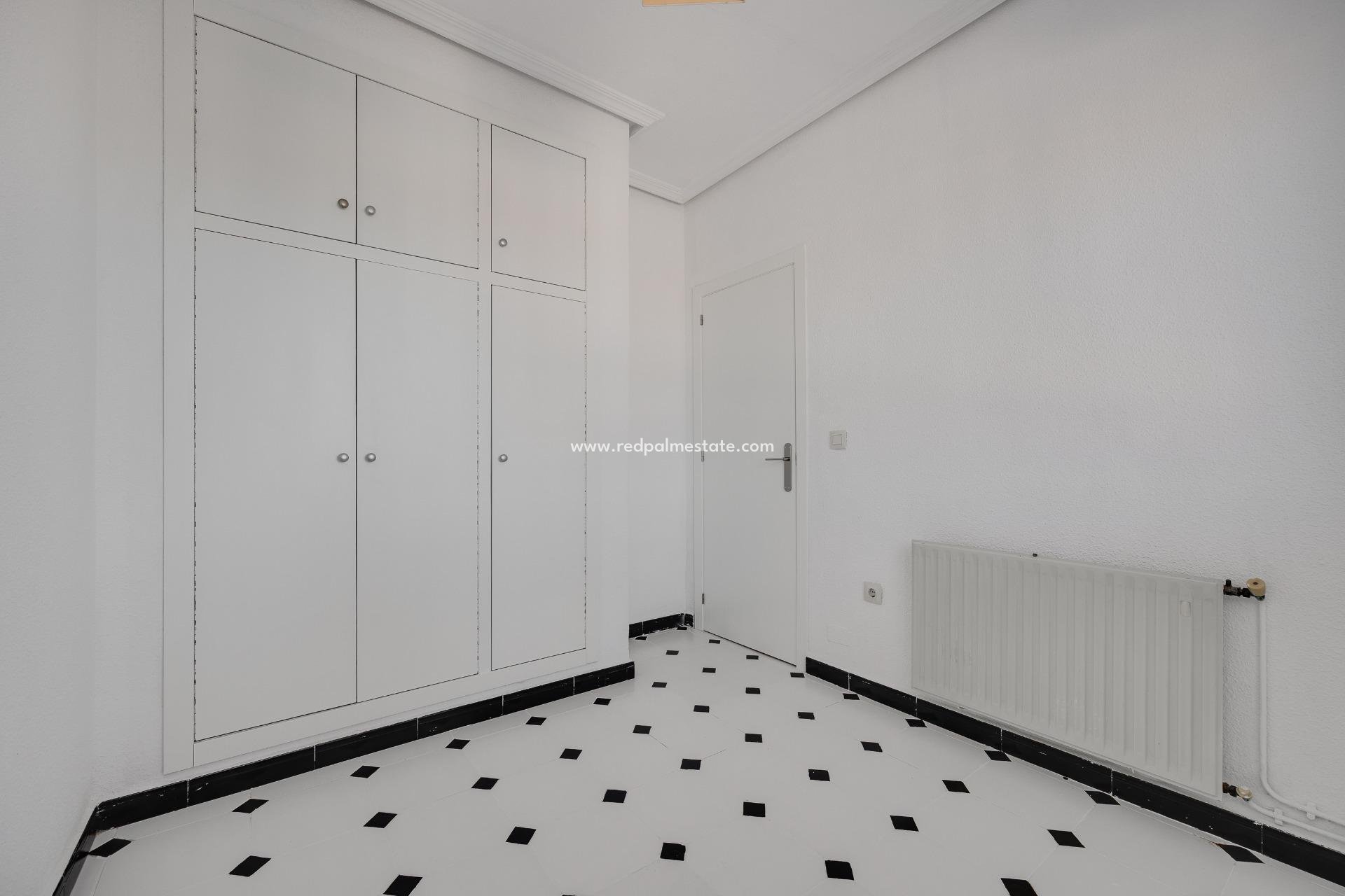 Resale - Town House -
Torrevieja - La Siesta - El Salado - Torreta