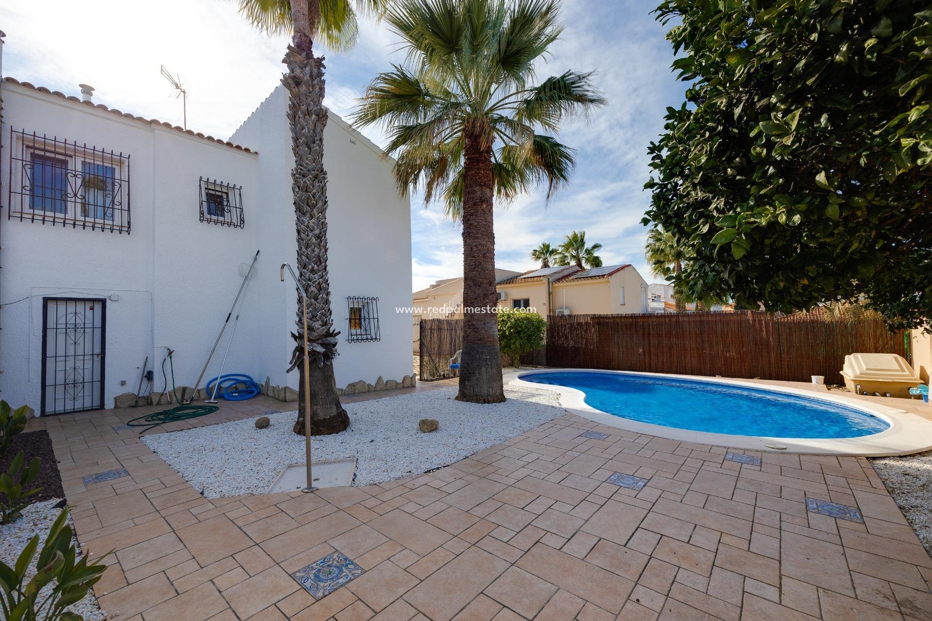 Resale - Town House -
Torrevieja - La Siesta - El Salado - Torreta