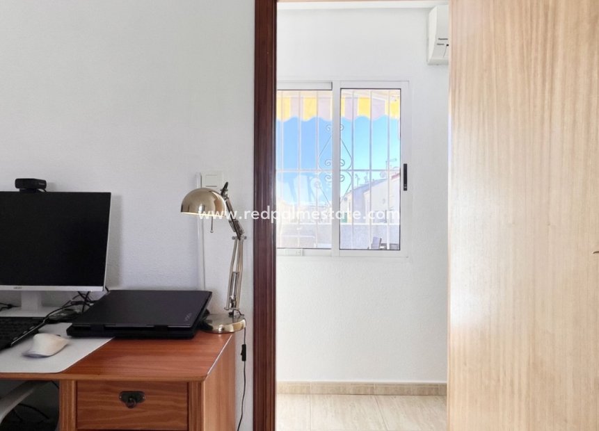 Resale - Town House -
Torrevieja - La Siesta - El Salado - Torreta