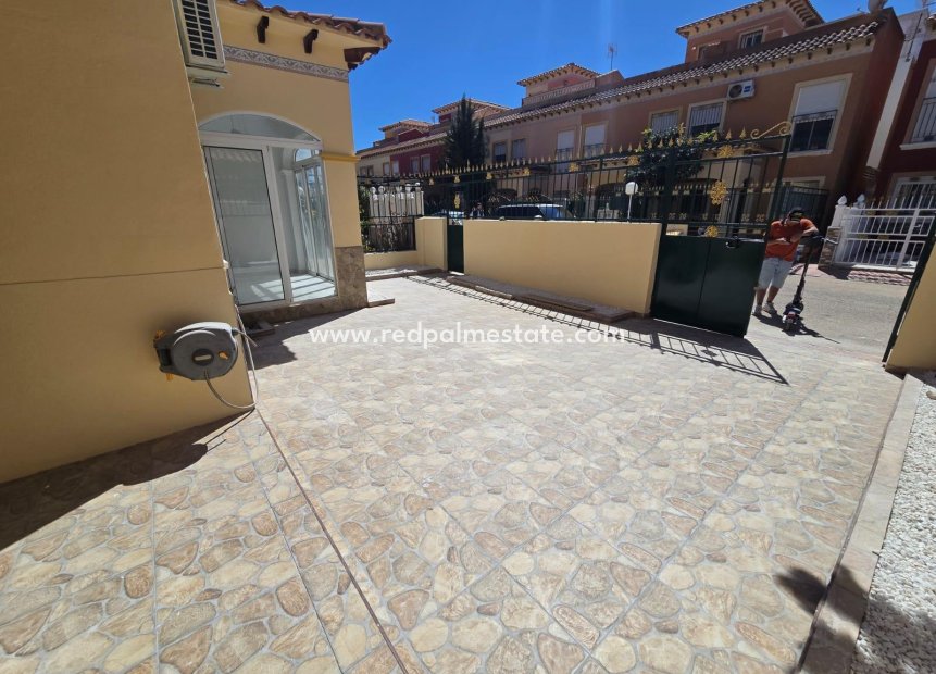 Resale - Town House -
Torrevieja - La Siesta - El Salado - Torreta