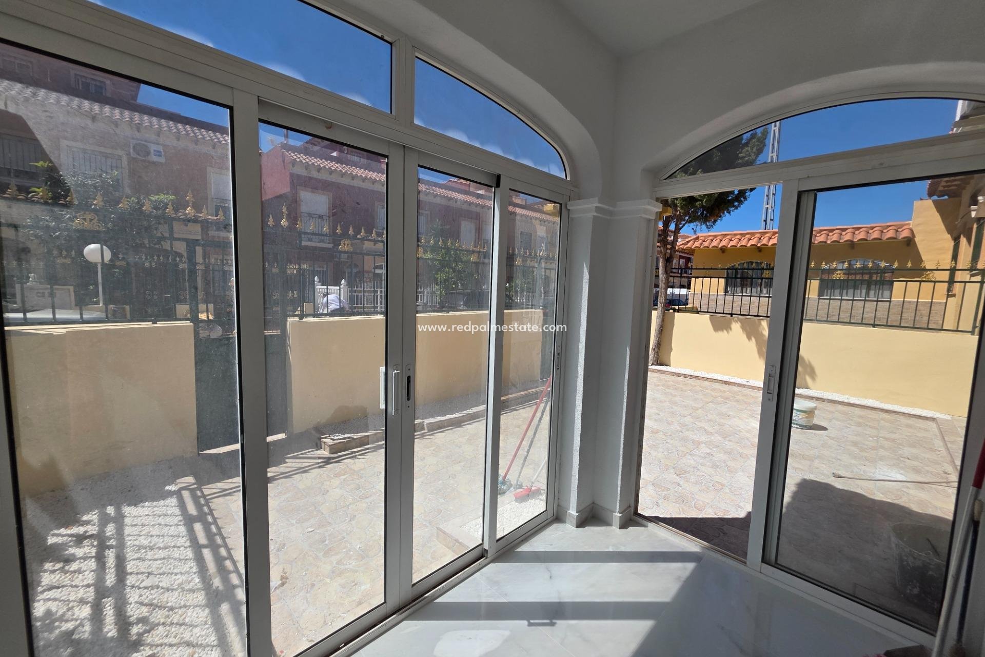 Resale - Town House -
Torrevieja - La Siesta - El Salado - Torreta