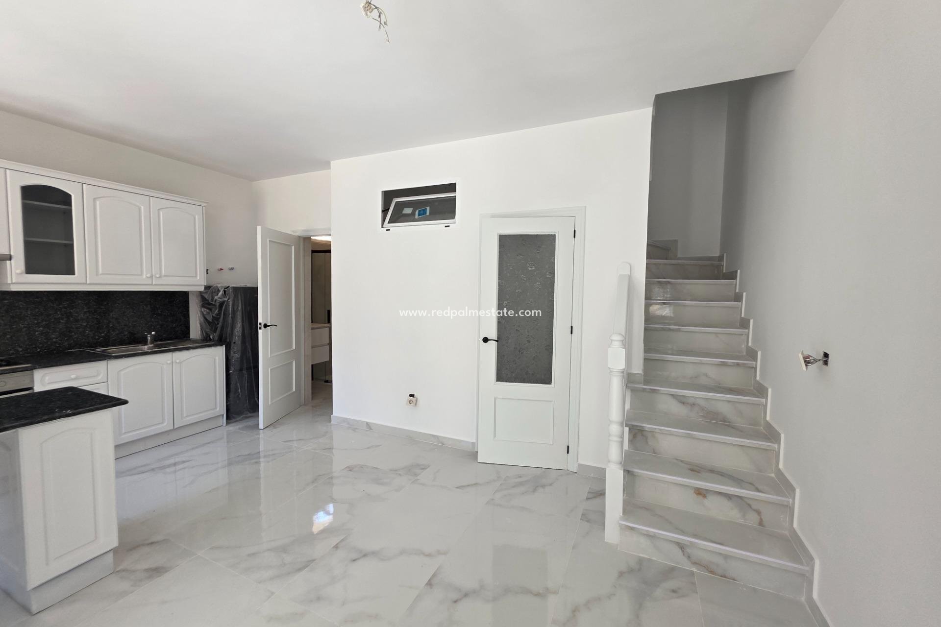 Resale - Town House -
Torrevieja - La Siesta - El Salado - Torreta