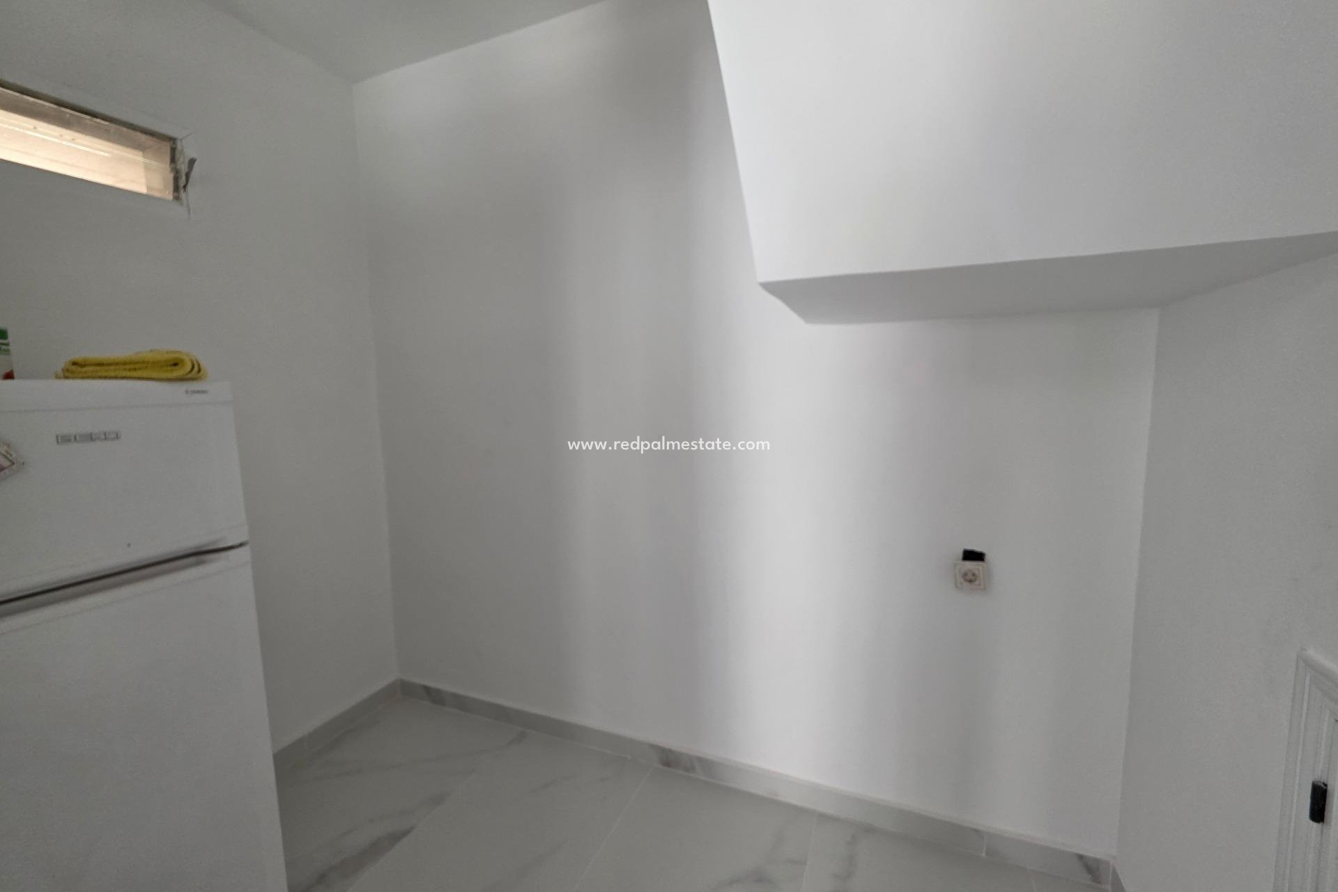 Resale - Town House -
Torrevieja - La Siesta - El Salado - Torreta