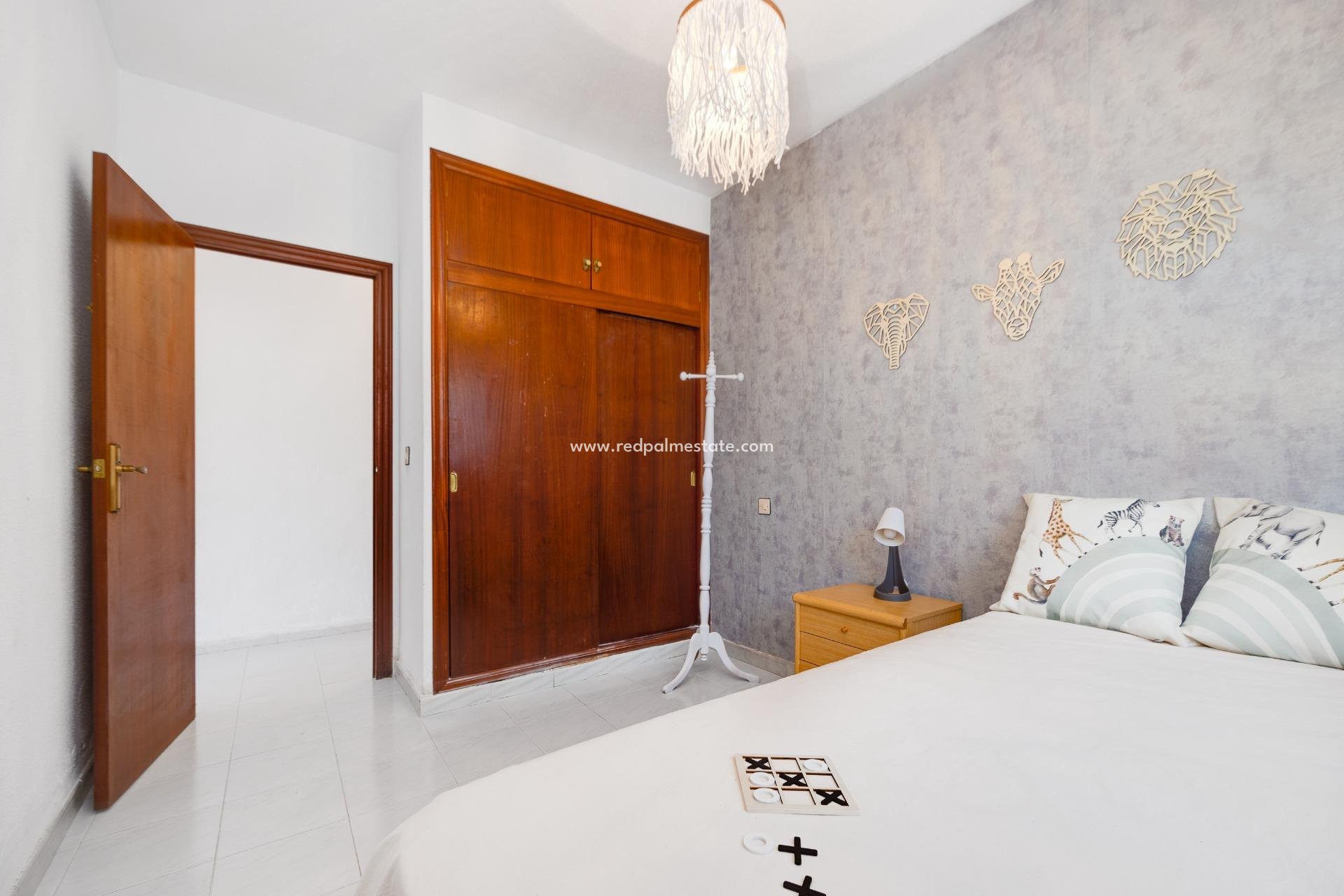 Resale - Town House -
Torrevieja - Nueva Torrevieja - Aguas Nuevas