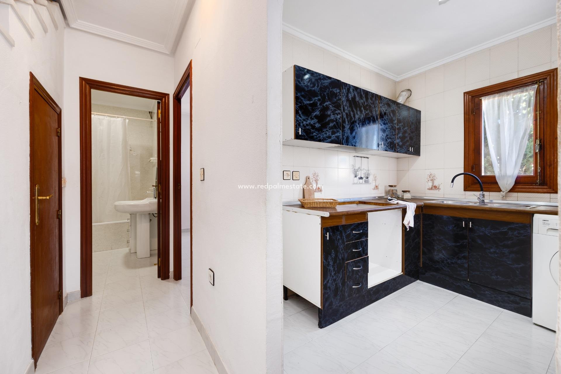 Resale - Town House -
Torrevieja - Nueva Torrevieja - Aguas Nuevas