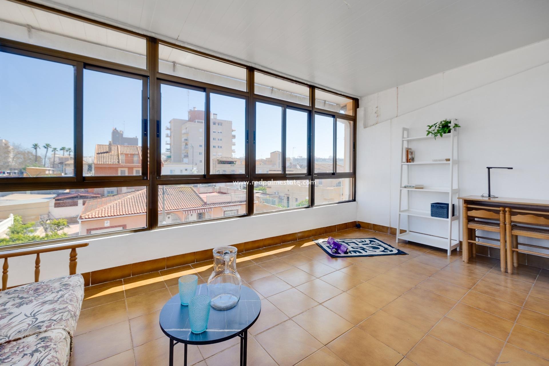 Resale - Town House -
Torrevieja - Nueva Torrevieja - Aguas Nuevas