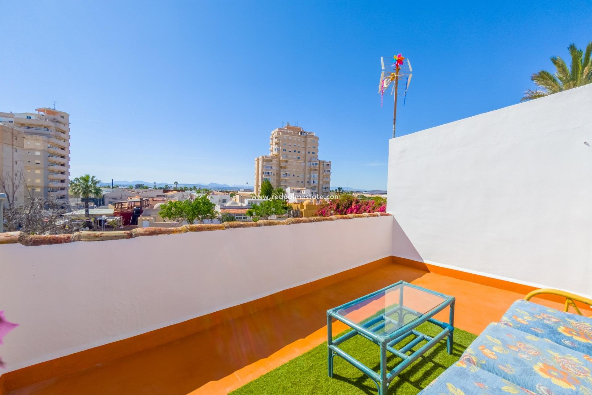 Resale - Town House -
Torrevieja - Nueva Torrevieja - Aguas Nuevas