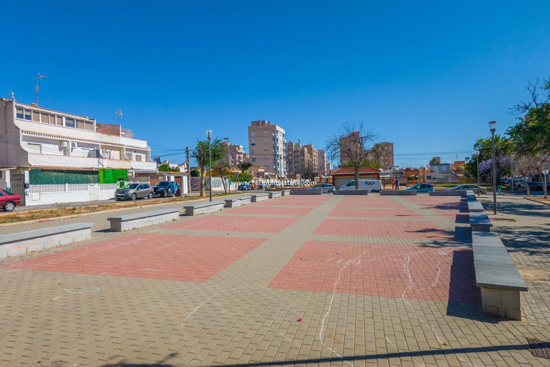 Resale - Town House -
Torrevieja - Nueva Torrevieja - Aguas Nuevas