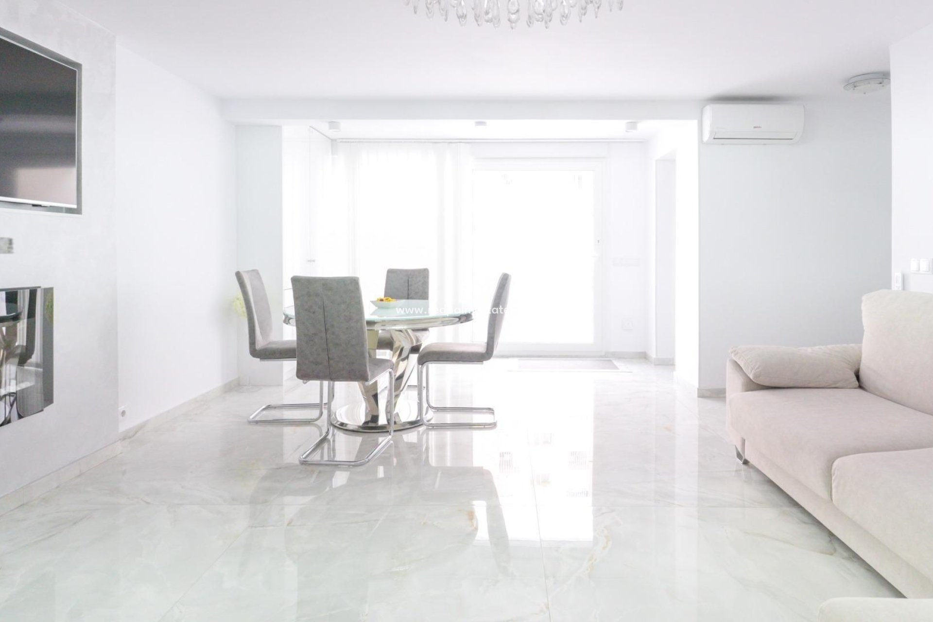 Resale - Town House -
Torrevieja - Punta prima