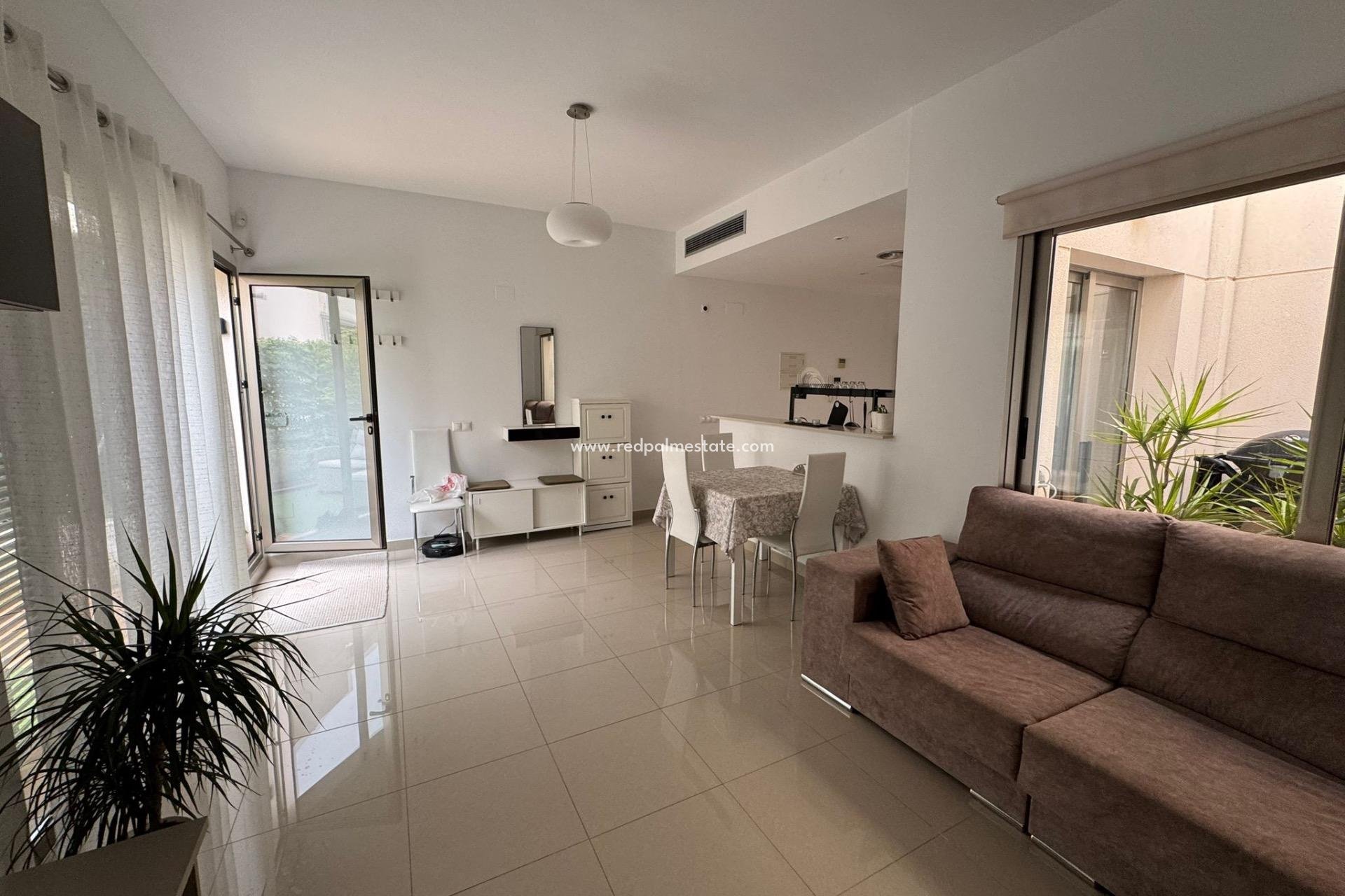 Resale - Town House -
Torrevieja - Punta prima