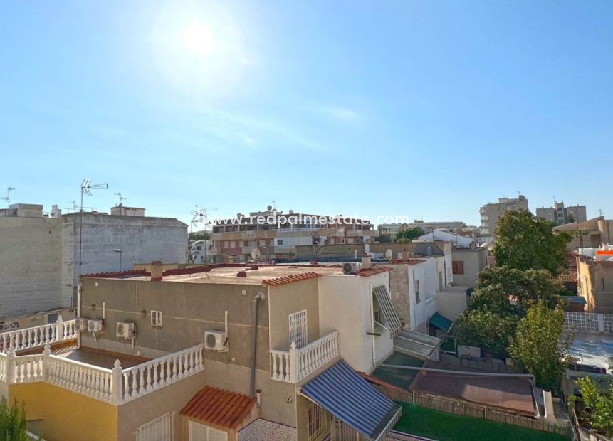 Resale - Town House -
Torrevieja