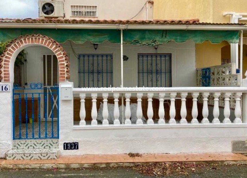 Resale - Town House -
Urb. La Marina - Inland