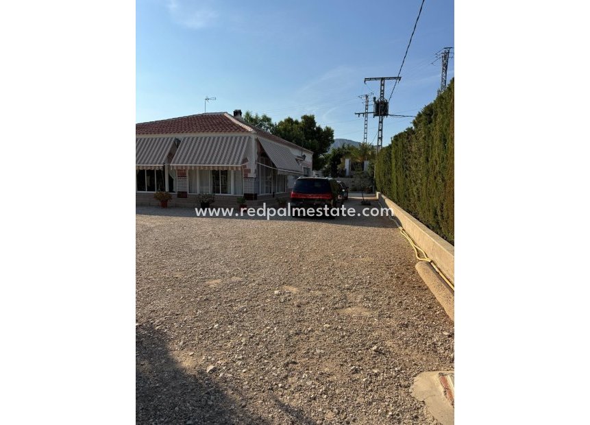 Resale - Villa -
Albatera - Partida Lomas