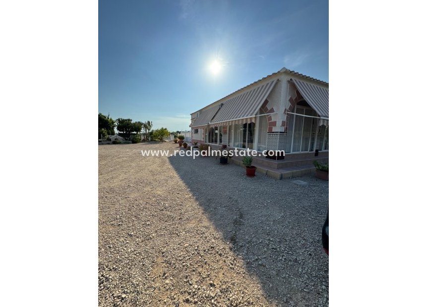 Resale - Villa -
Albatera - Partida Lomas