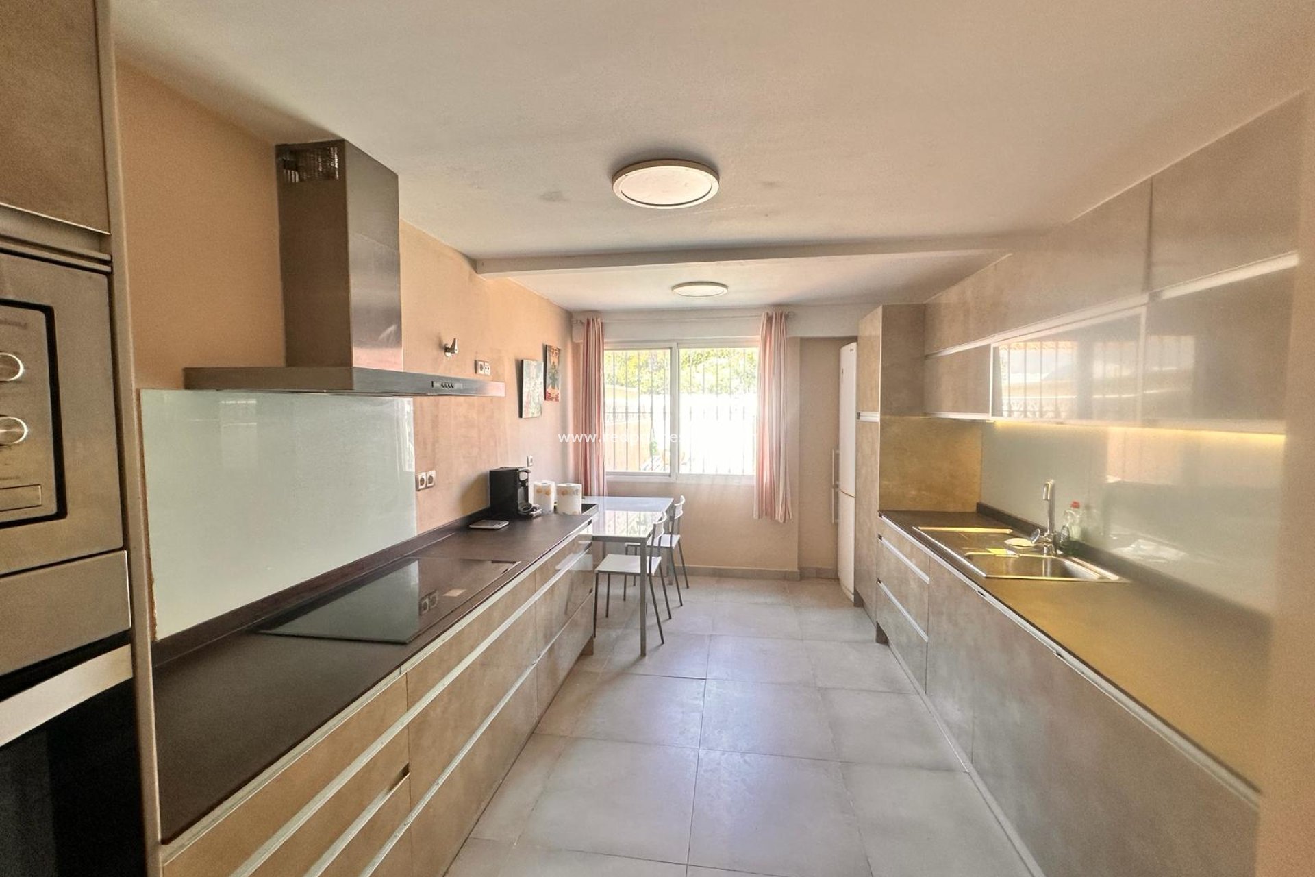 Resale - Villa -
Alfas del Pí - Costa Blanca