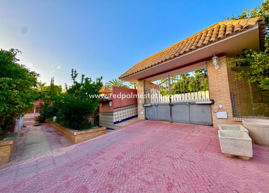 Resale - Villa -
Alfas del Pí - Costa Blanca