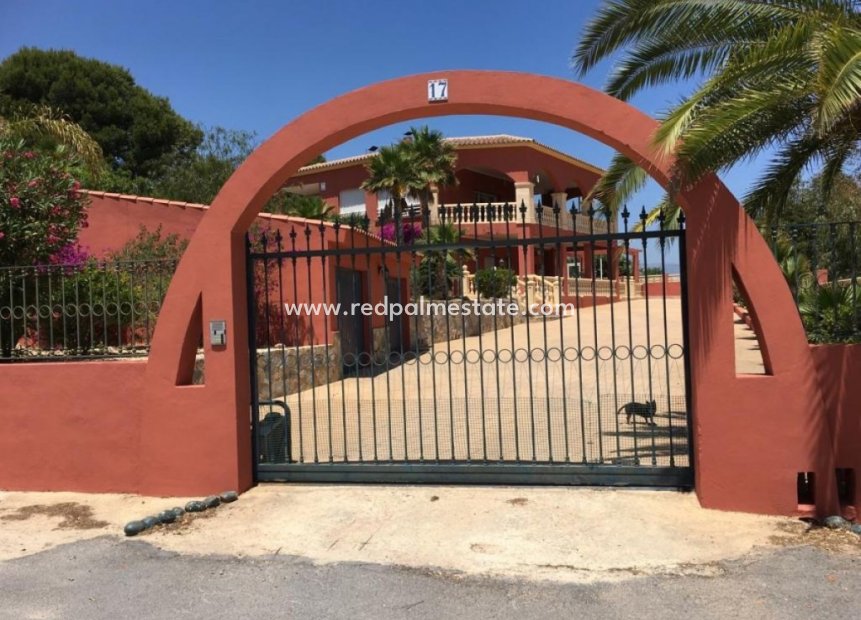 Resale - Villa -
Alfas del Pi - Costa Blanca