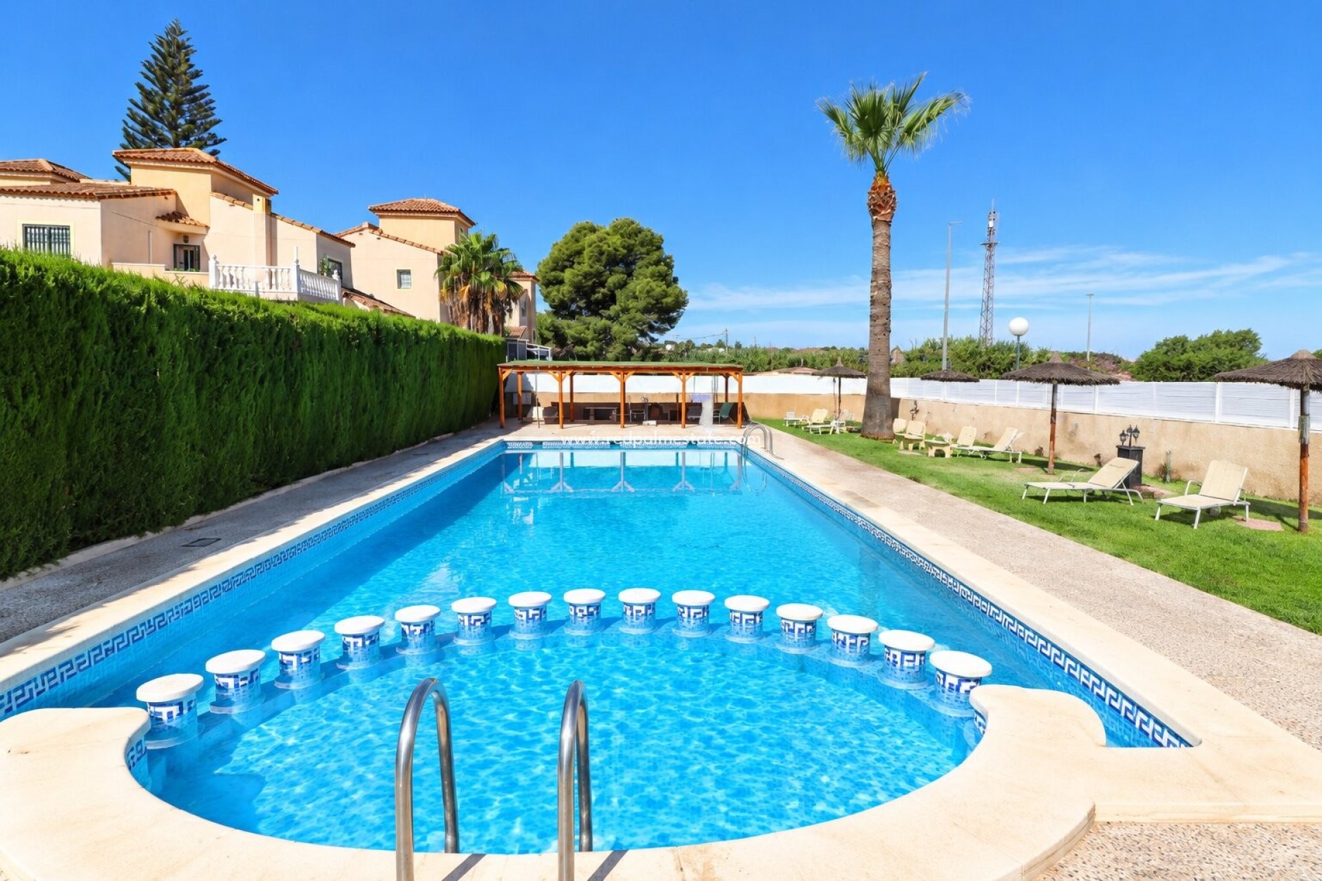 Resale - Villa -
Algorfa