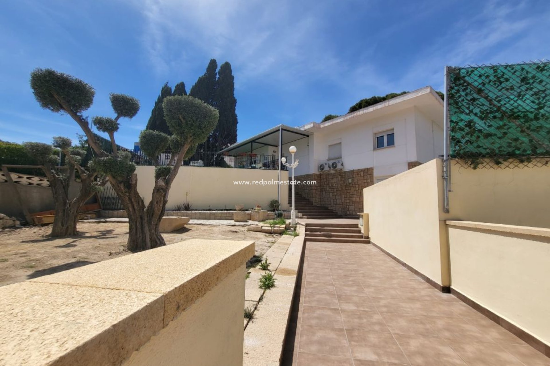 Resale - Villa -
Alicante - Costa Blanca