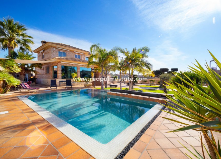 Resale - Villa -
Alicante - Inland