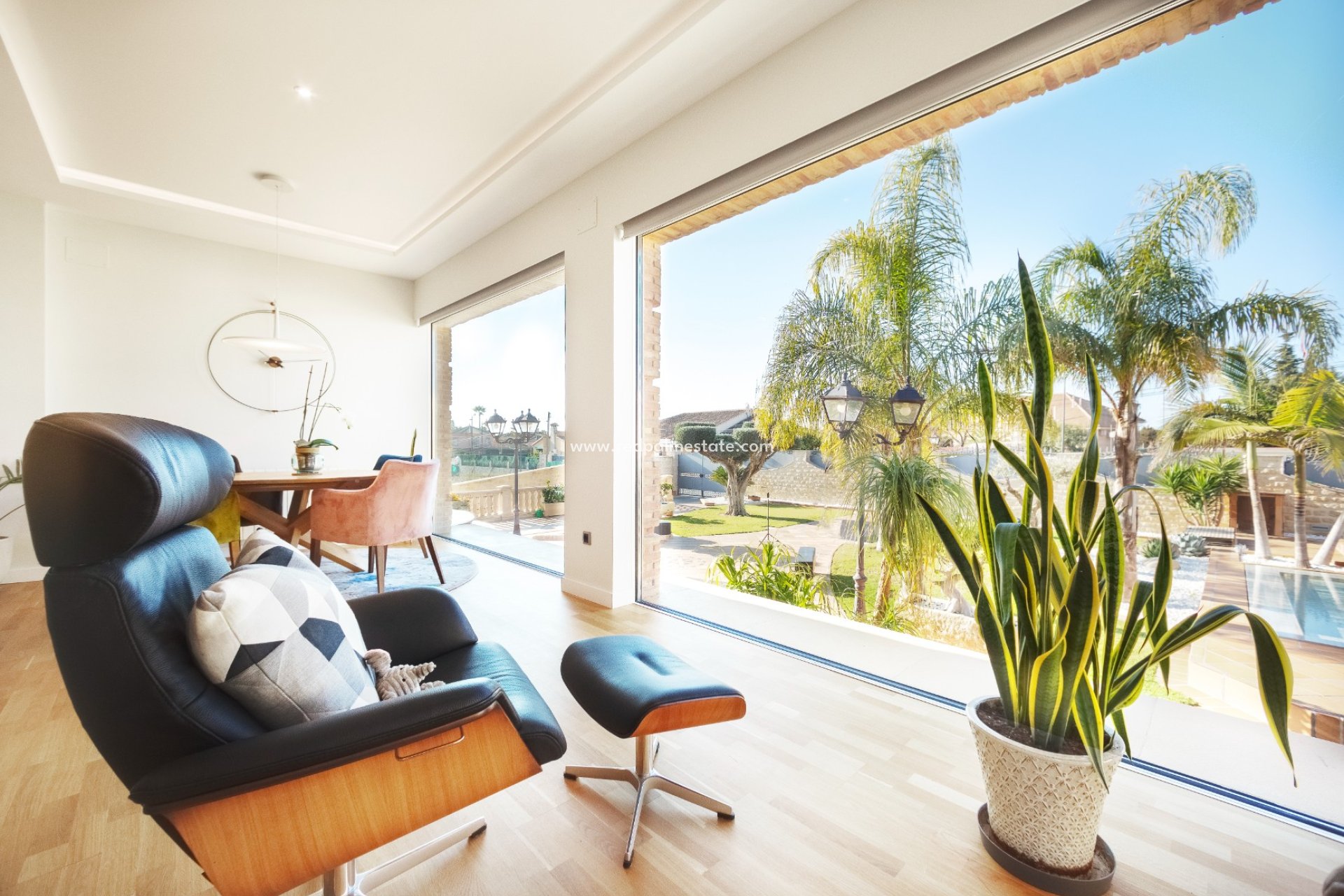 Resale - Villa -
Alicante - Inland