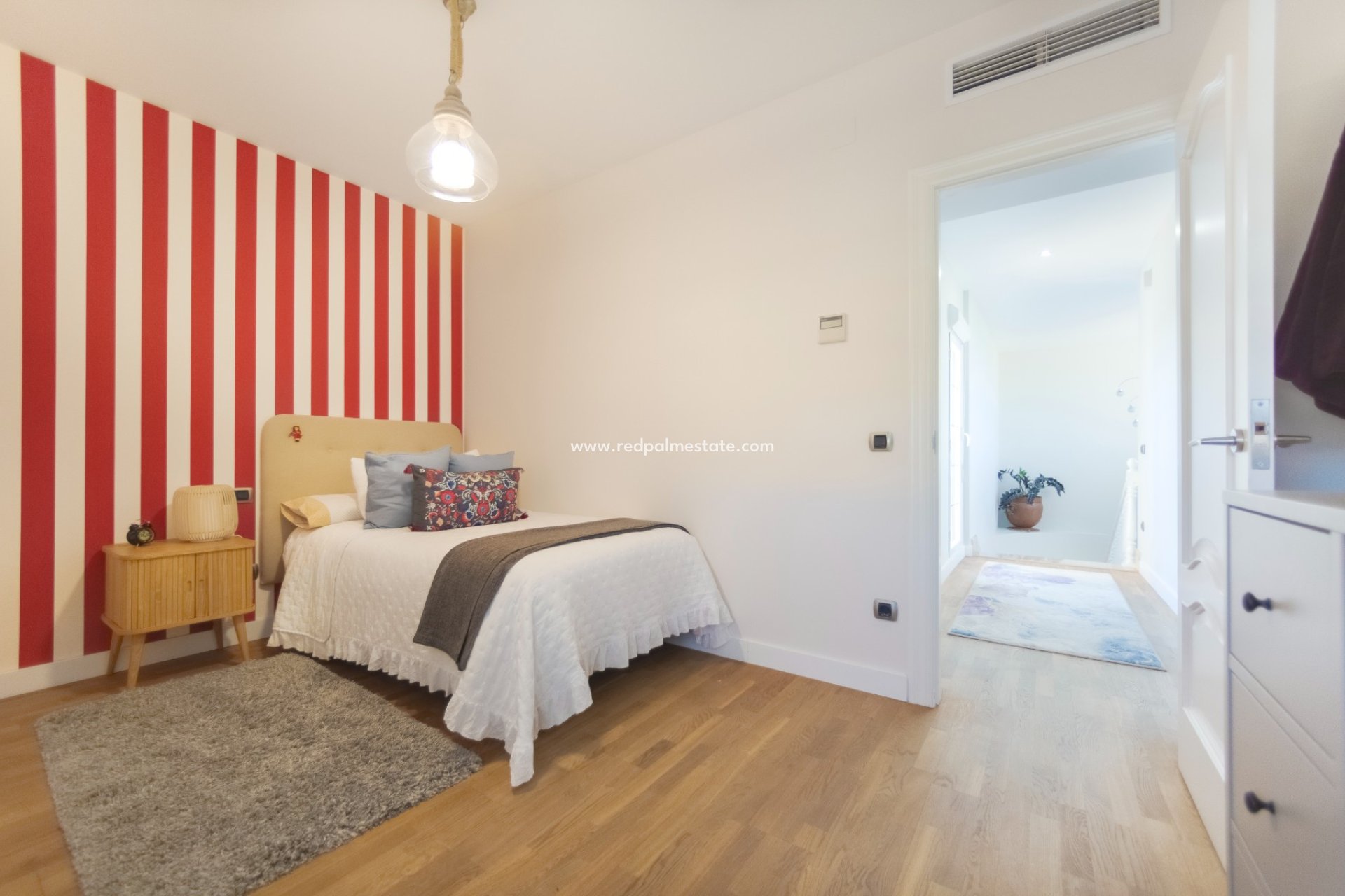 Resale - Villa -
Alicante - Inland