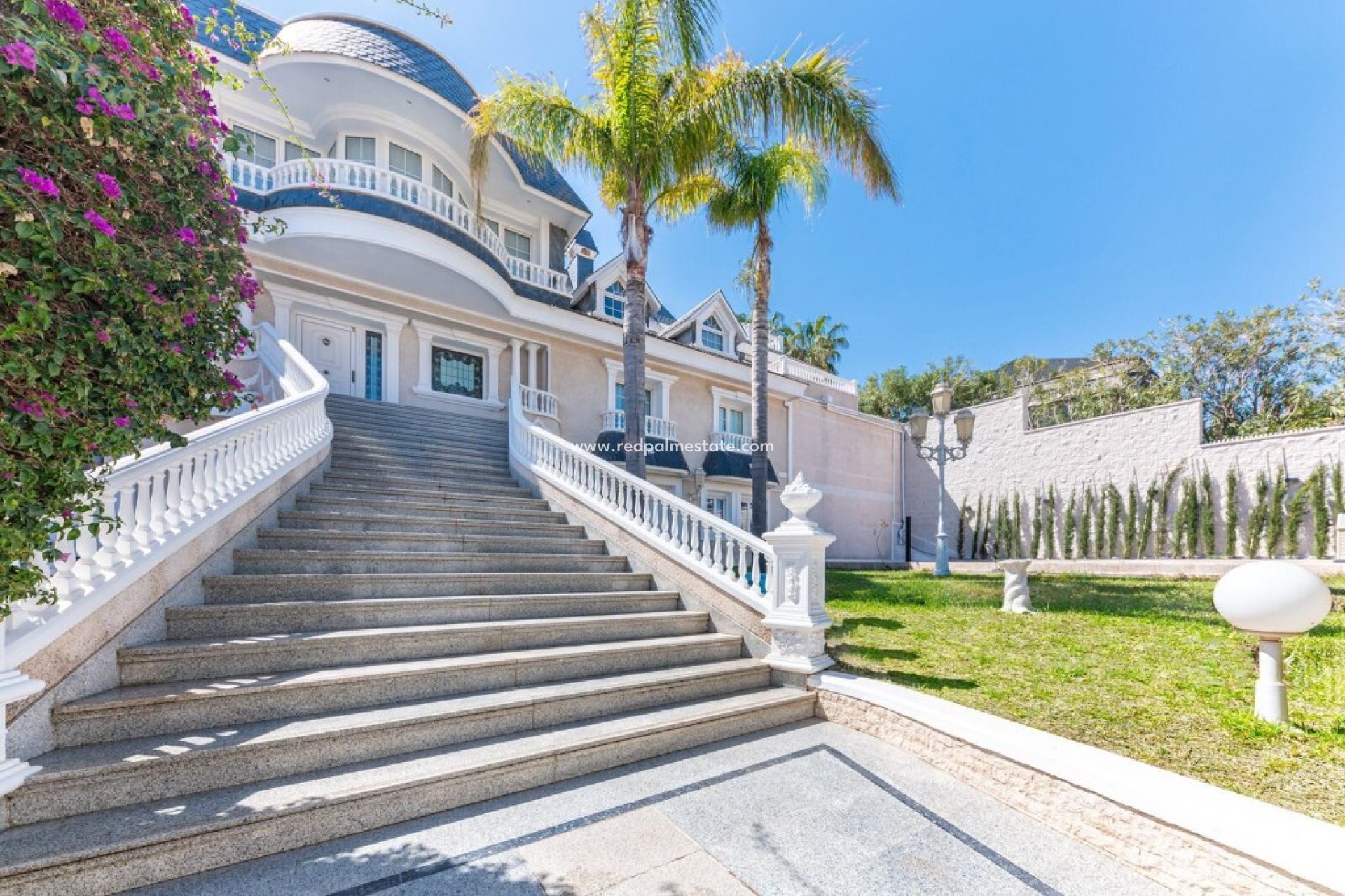 Resale - Villa -
Alicante - Playa San Juan