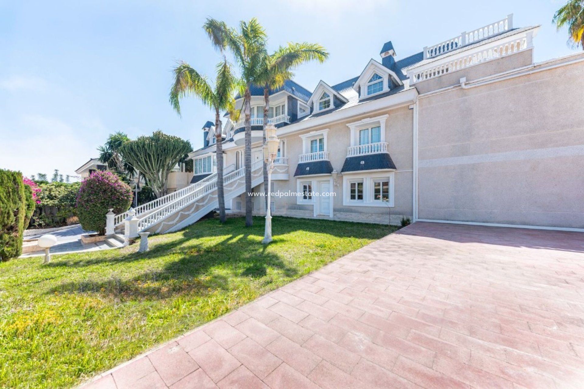 Resale - Villa -
Alicante - Playa San Juan