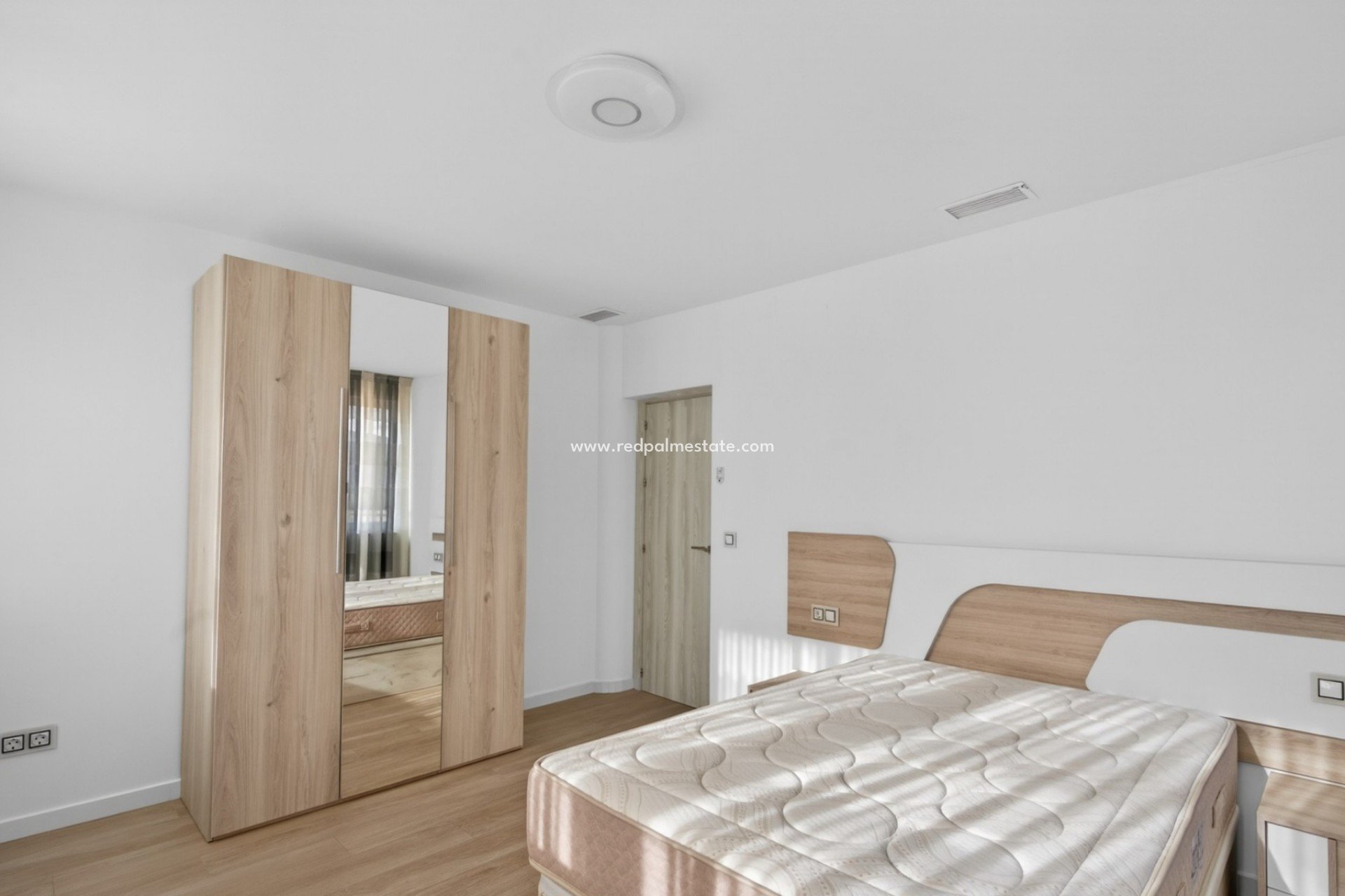 Resale - Villa -
Alicante - Rebolledo