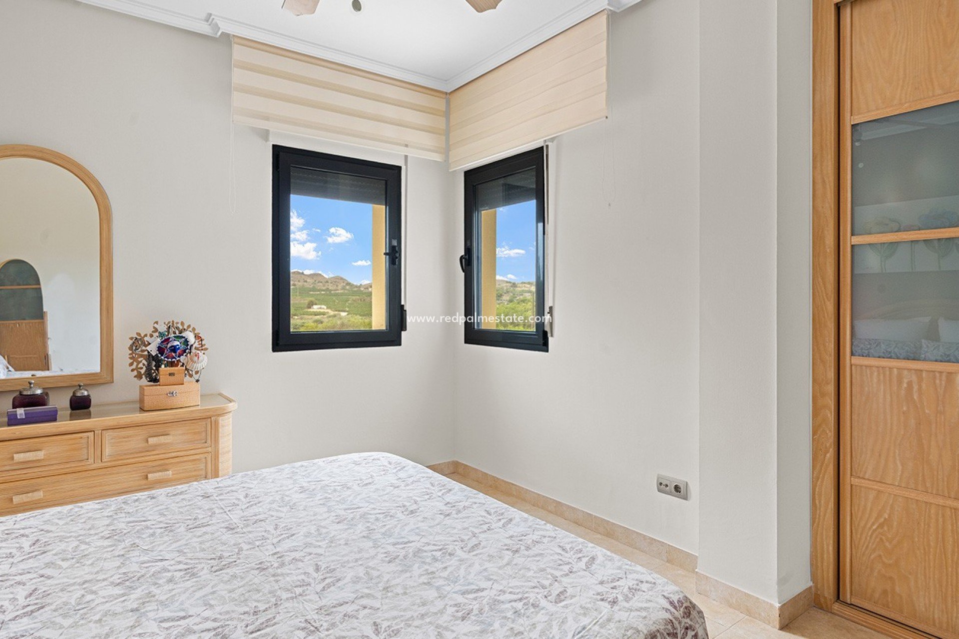 Resale - Villa -
Alicante - Rebolledo