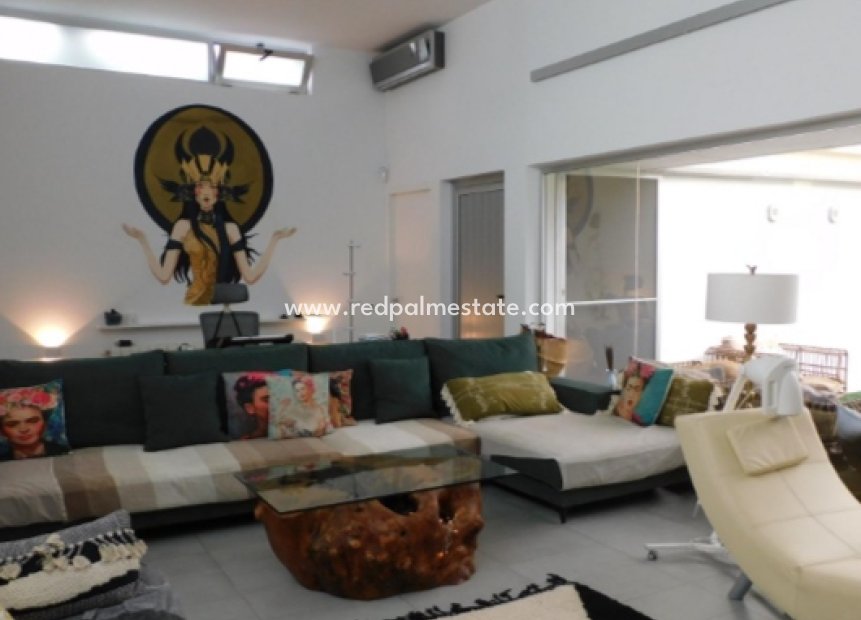 Resale - Villa -
Alicante