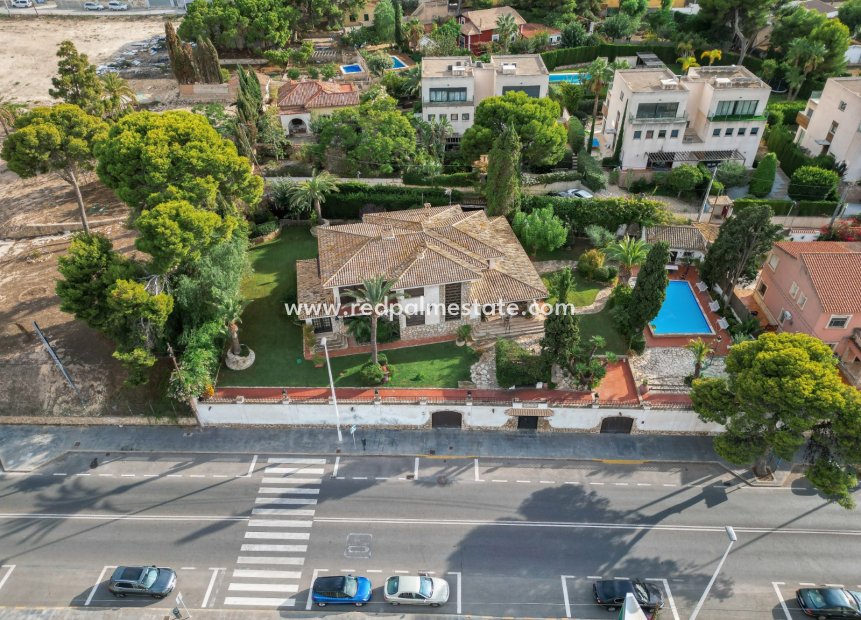 Resale - Villa -
Alicante