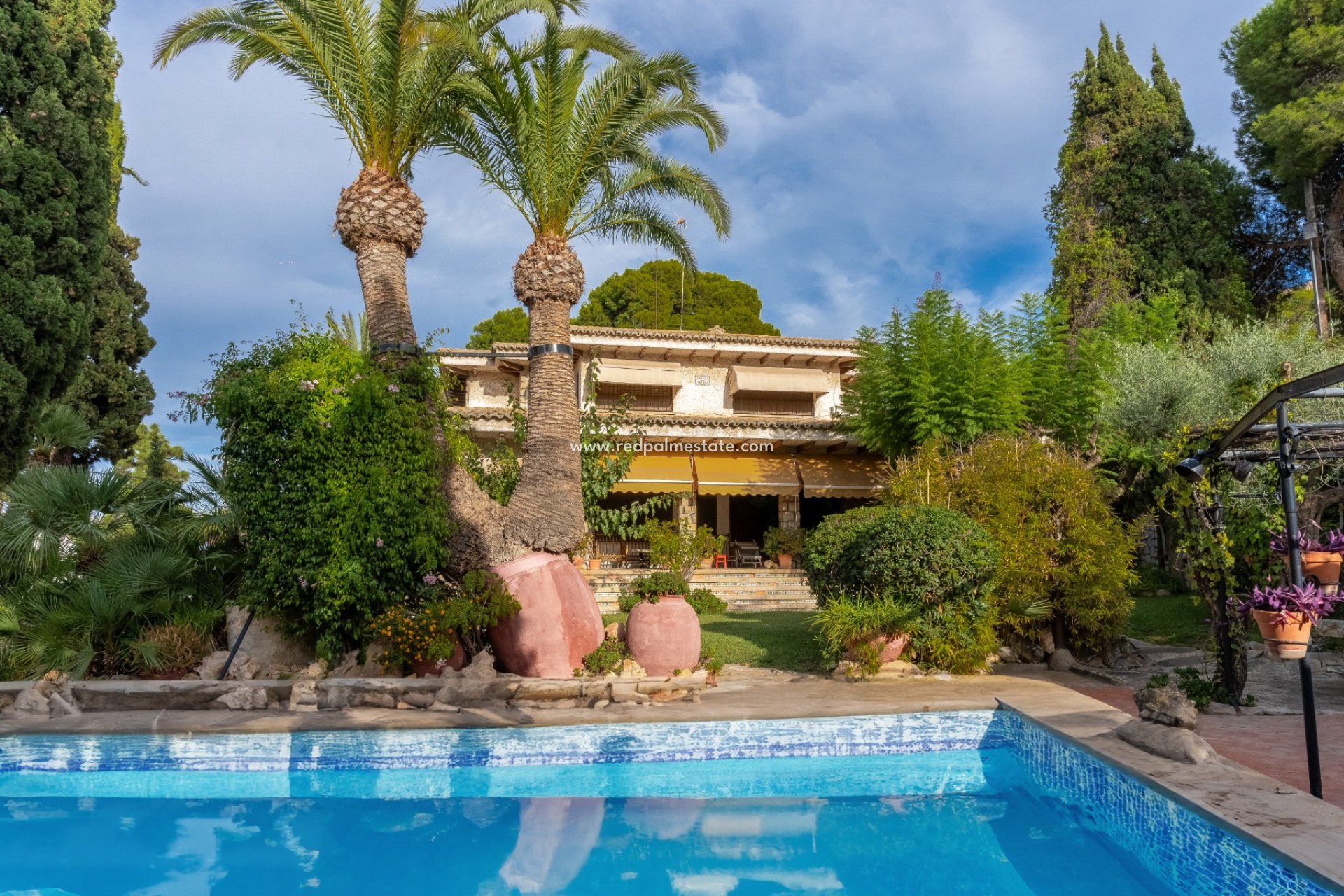 Resale - Villa -
Alicante