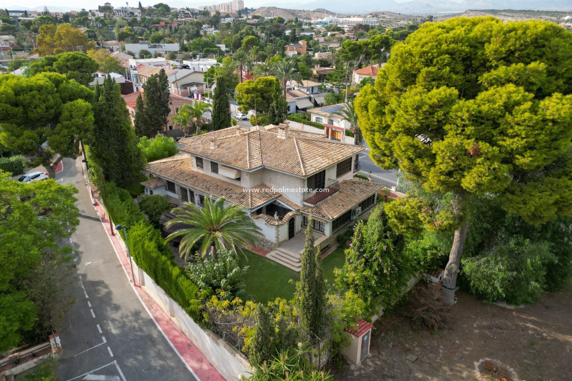 Resale - Villa -
Alicante