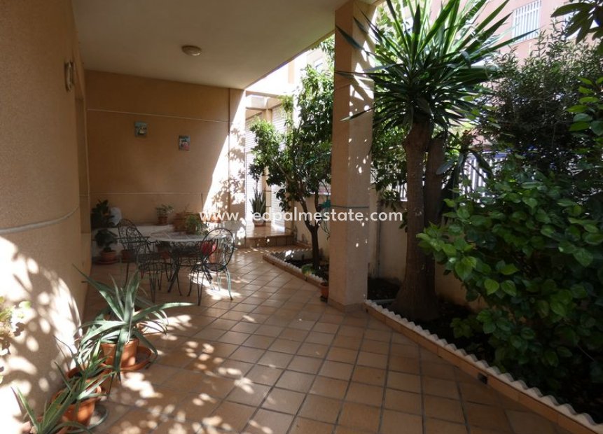 Resale - Villa -
Almoradí - Inland