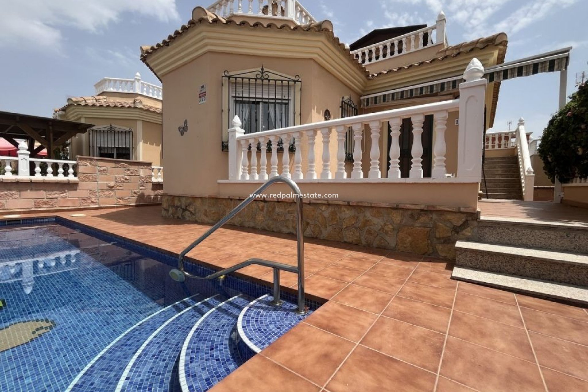 Resale - Villa -
Almoradí