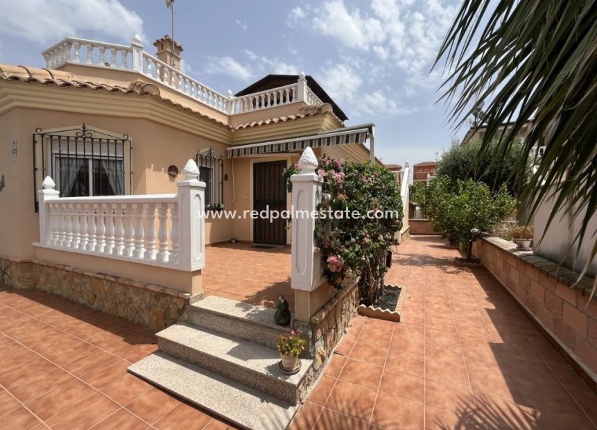 Resale - Villa -
Almoradí