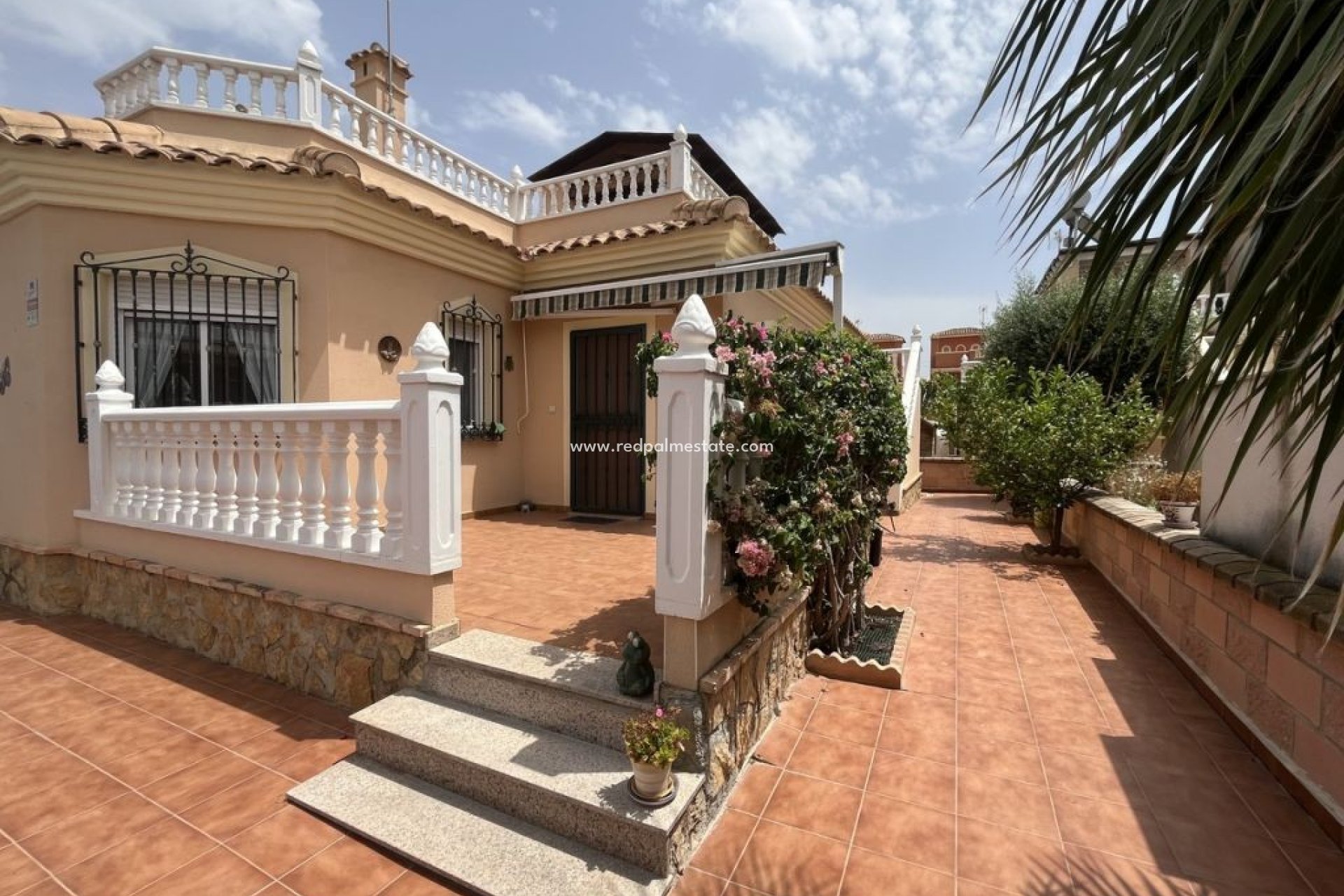 Resale - Villa -
Almoradí