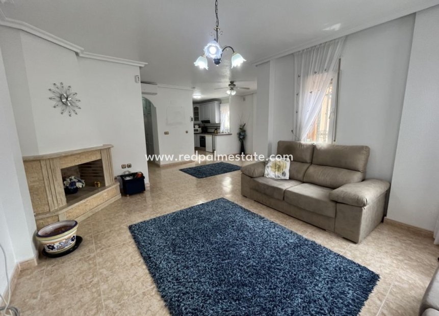 Resale - Villa -
Almoradí