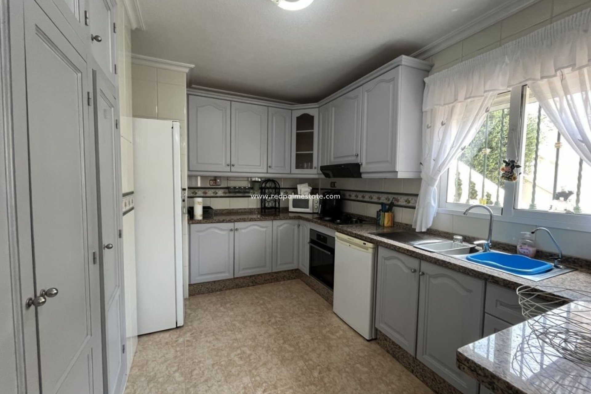 Resale - Villa -
Almoradí