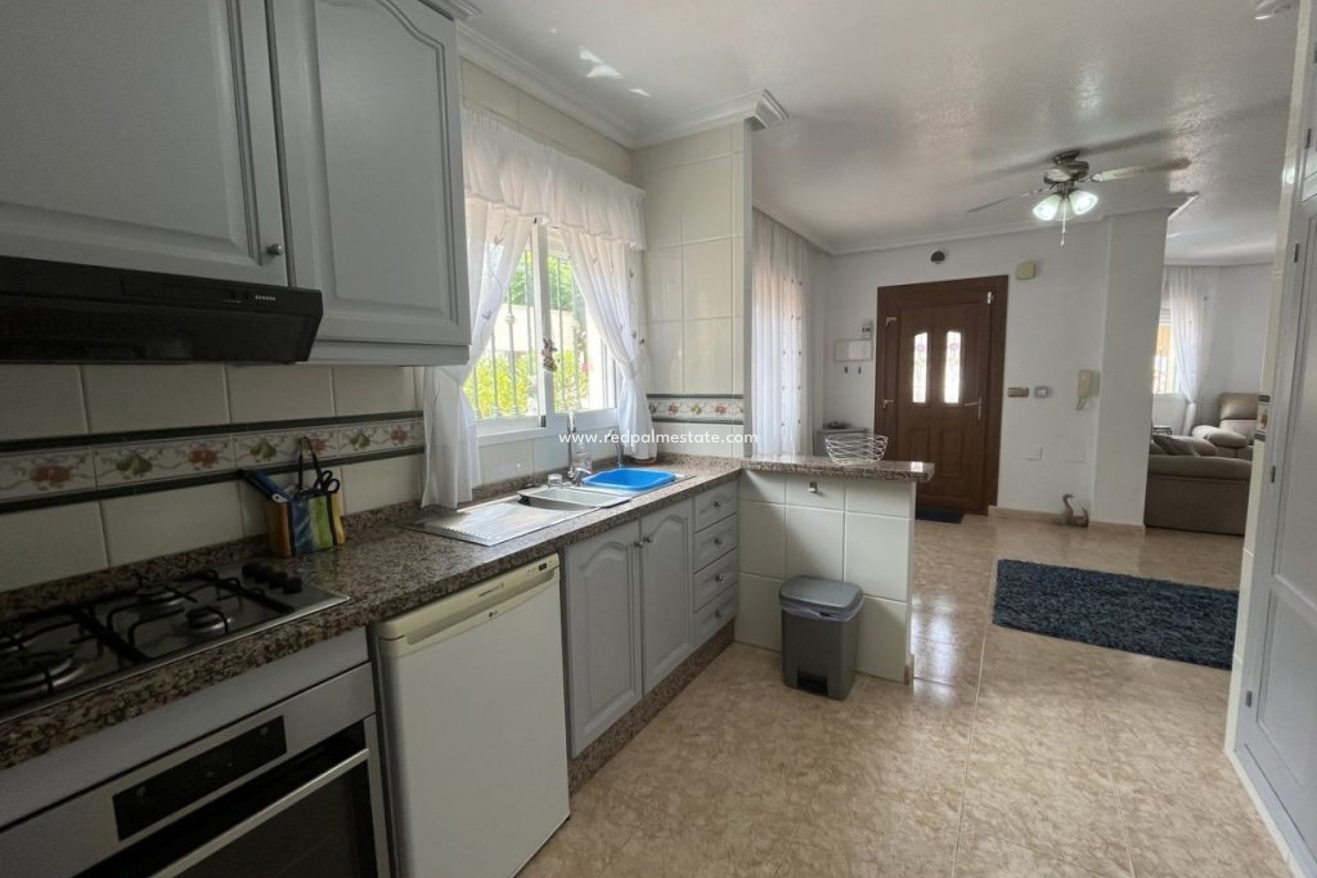 Resale - Villa -
Almoradí