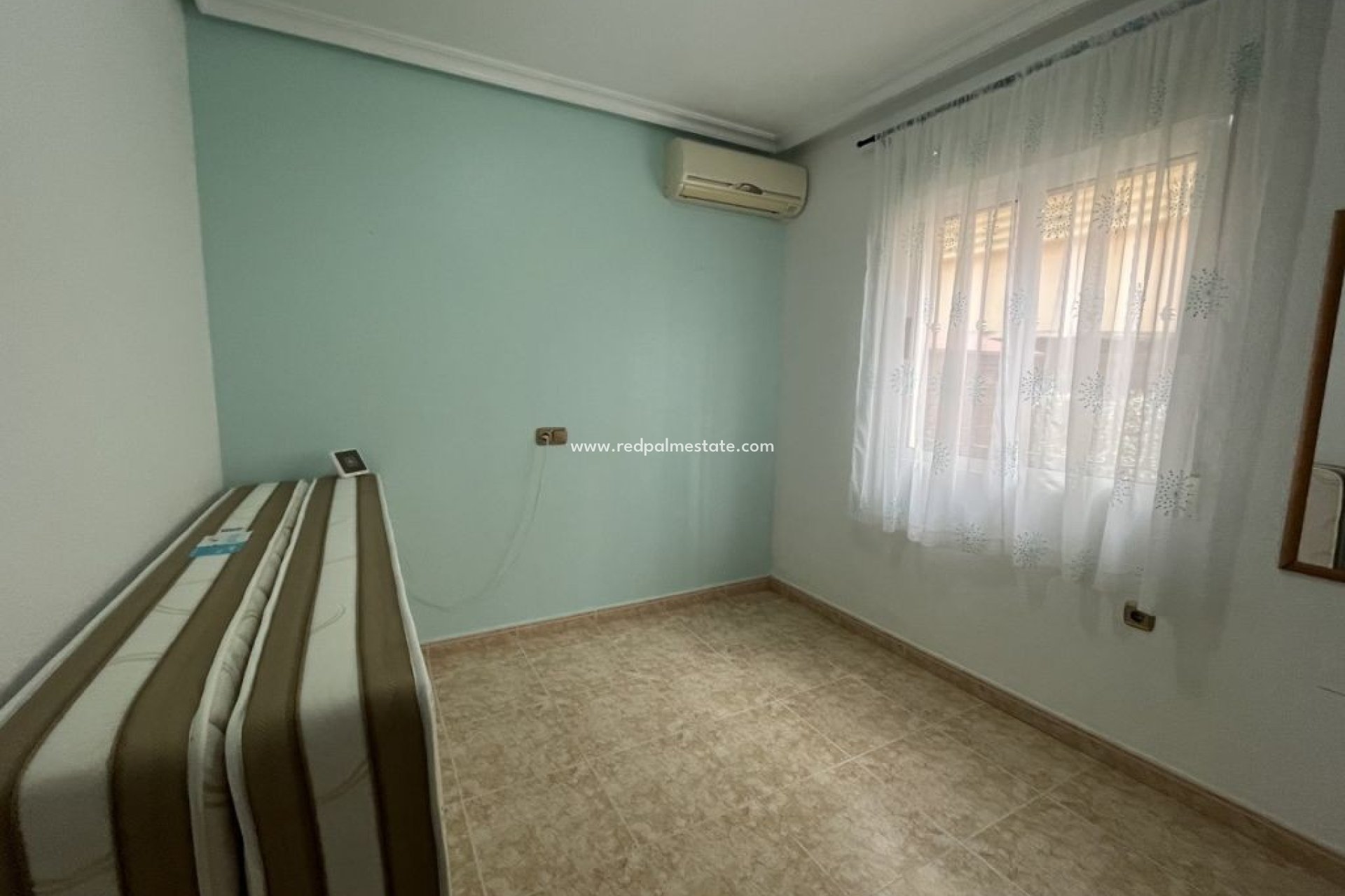 Resale - Villa -
Almoradí