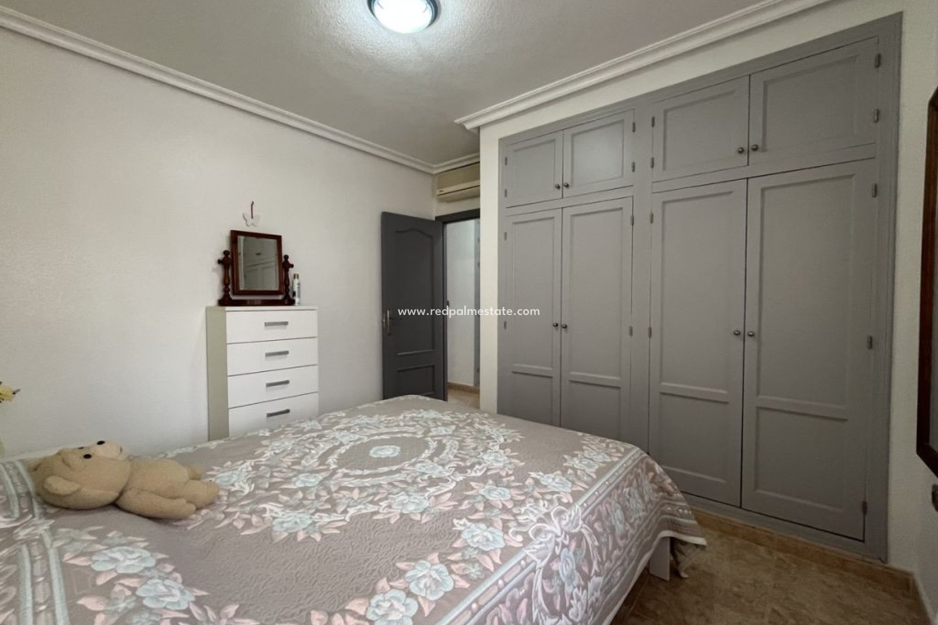 Resale - Villa -
Almoradí